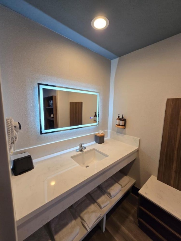 Hyland Inn near Legoland image 24