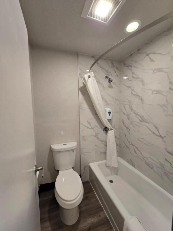 Hyland Inn near Legoland image 26