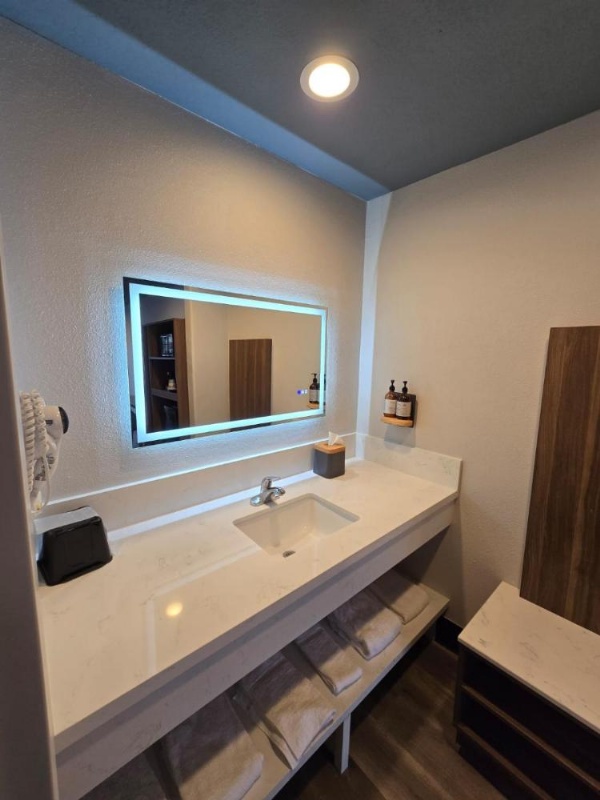 Hyland Inn near Legoland image 31